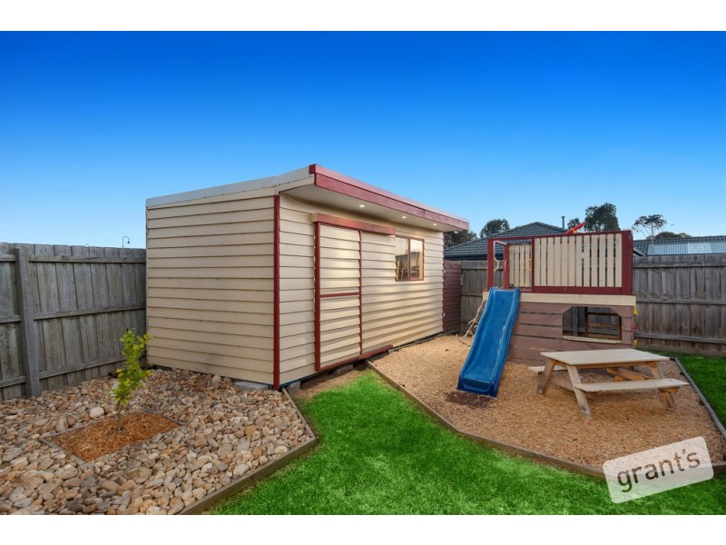 15 Nandaly Place, Cranbourne West VIC 3977