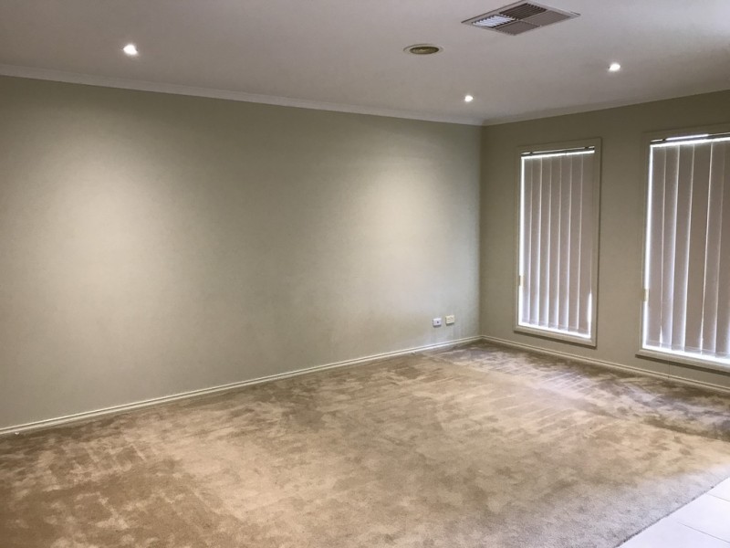 53 Rodlarni Cresent, Berwick VIC 3806