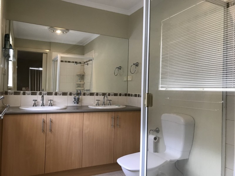 53 Rodlarni Cresent, Berwick VIC 3806
