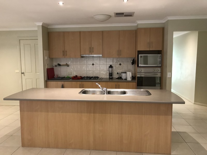53 Rodlarni Cresent, Berwick VIC 3806