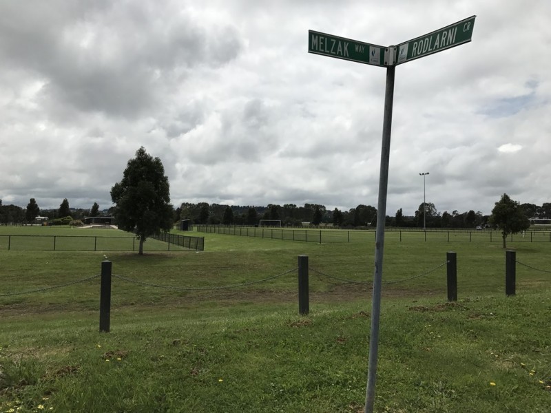 53 Rodlarni Cresent, Berwick VIC 3806
