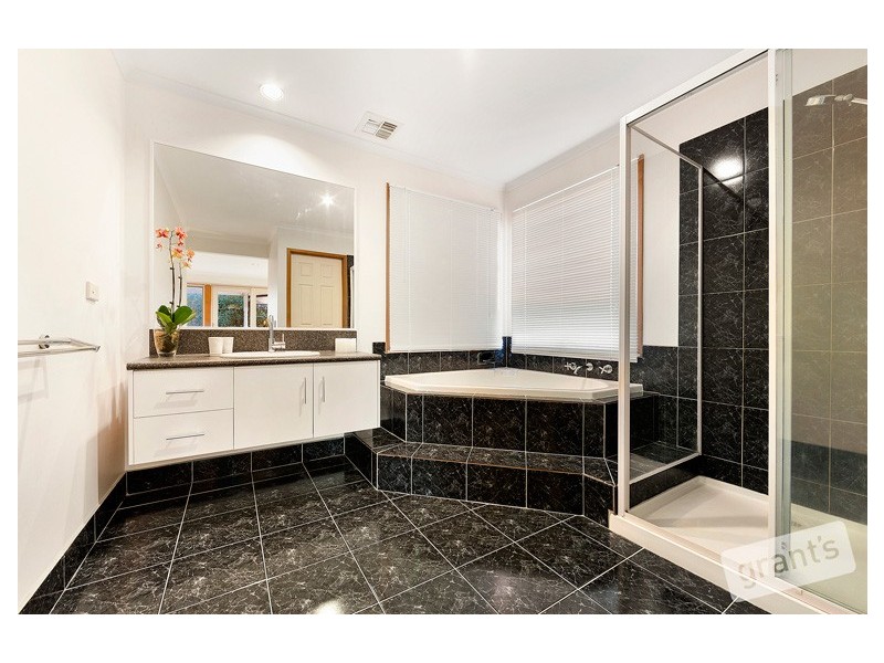 6 Werona Court, Berwick VIC 3806