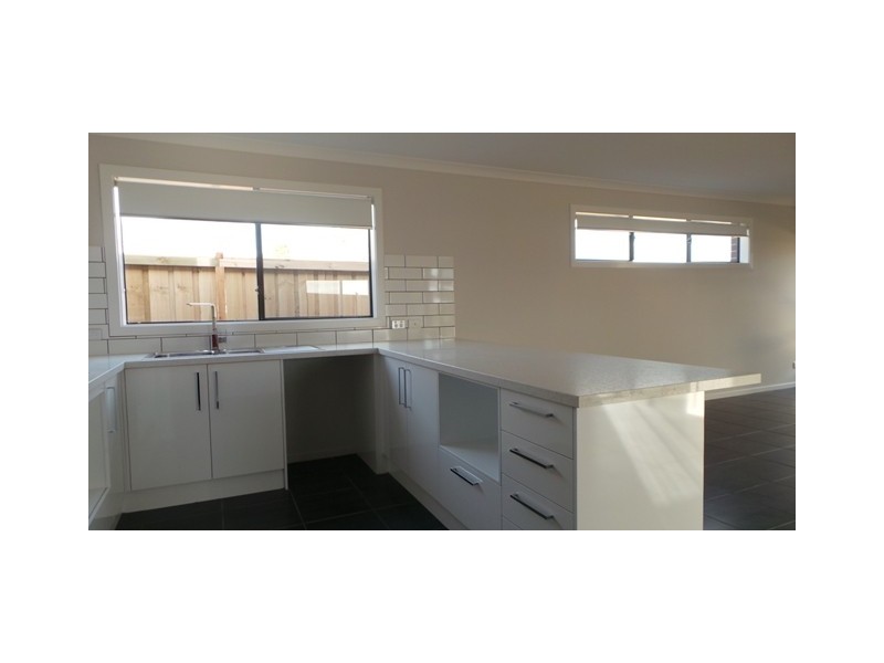 3 Lyndys Lane, Cranbourne North VIC 3977