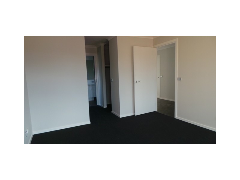 3 Lyndys Lane, Cranbourne North VIC 3977