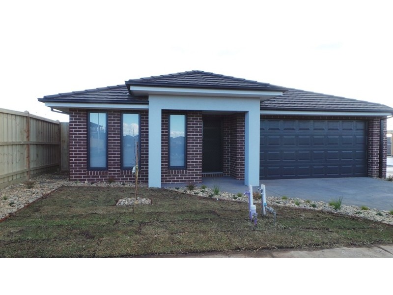 3 Lyndys Lane, Cranbourne North VIC 3977