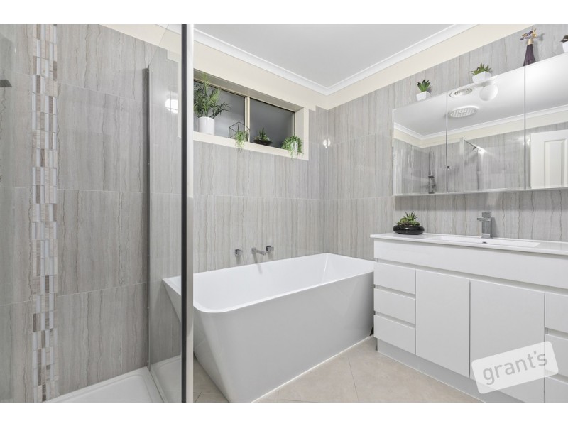 61 The Parkway, Hampton Park VIC 3976