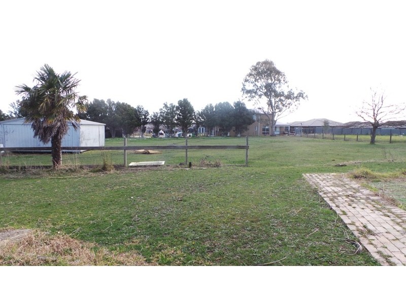 385 Berwick-Cranbourne Road, Clyde North VIC 3978