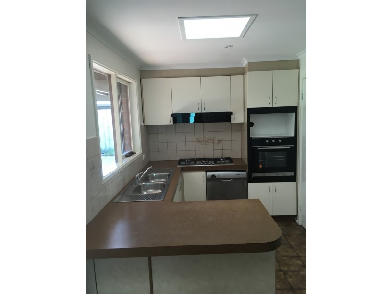 22 Kingston Avenue, Pakenham VIC 3810