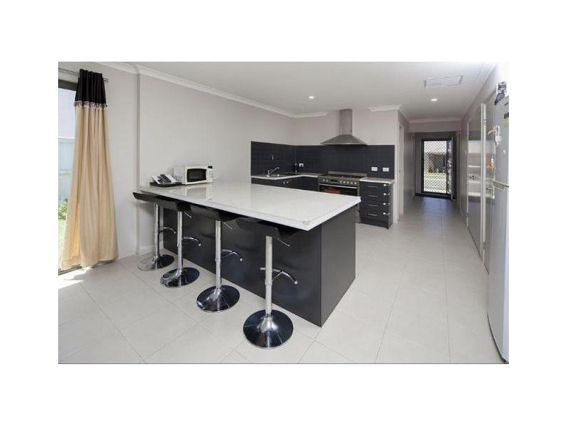 16 Bevington Crescent, Officer VIC 3809