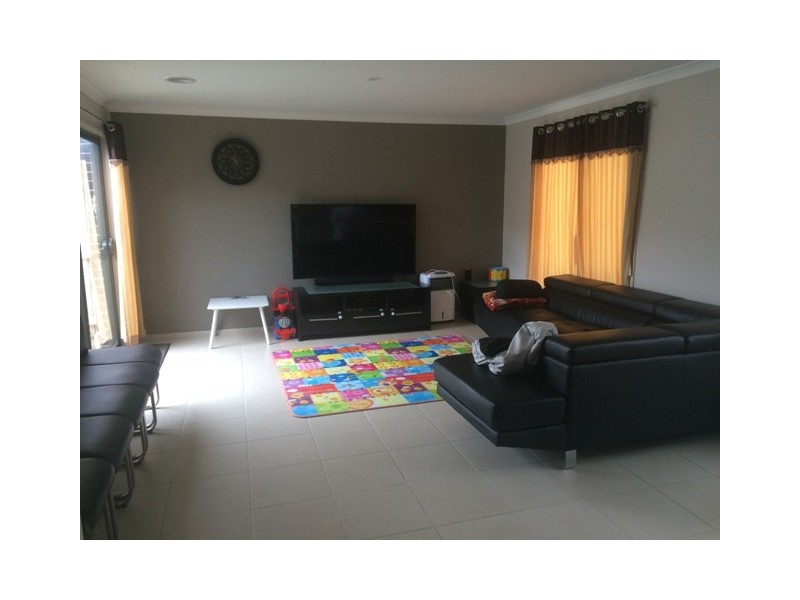 16 Bevington Crescent, Officer VIC 3809