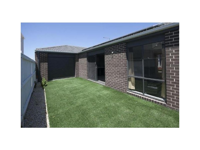 16 Bevington Crescent, Officer VIC 3809