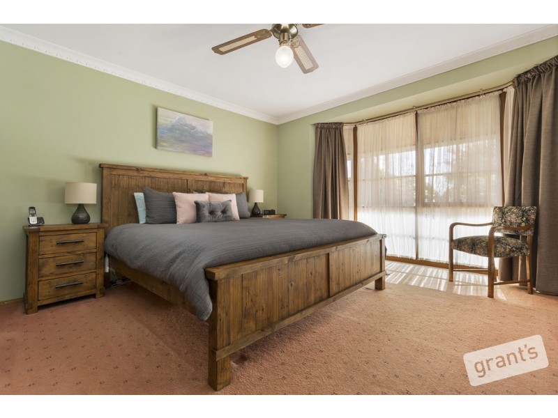 17 Honeysuckle Court, Cranbourne North VIC 3977