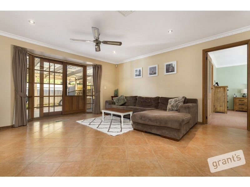 17 Honeysuckle Court, Cranbourne North VIC 3977