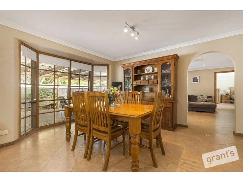 17 Honeysuckle Court, Cranbourne North VIC 3977