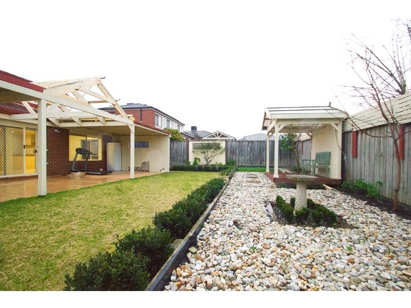 24 Vert Avenue, Narre Warren South VIC 3805