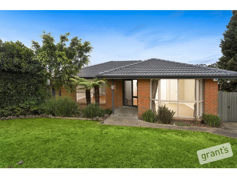 8 Lawrence Drive, Berwick VIC 3806