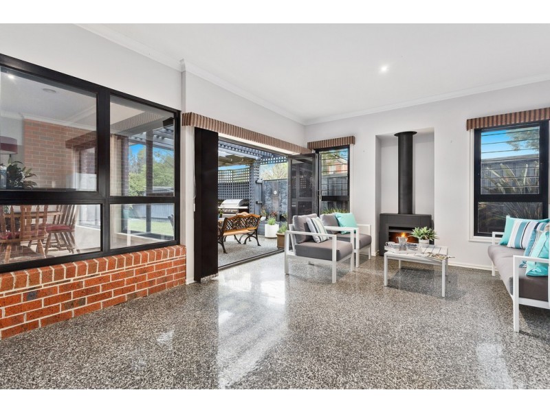 21 Hillgrove Crescent, Berwick VIC 3806