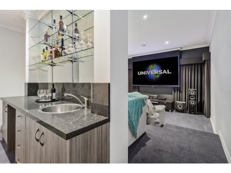 21 Hillgrove Crescent, Berwick VIC 3806