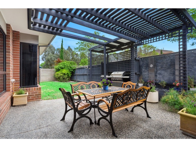 21 Hillgrove Crescent, Berwick VIC 3806