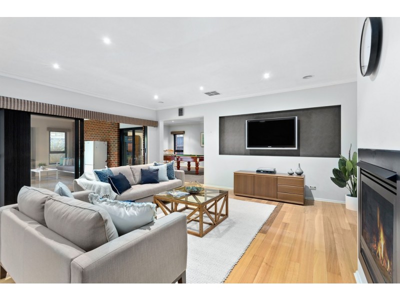 21 Hillgrove Crescent, Berwick VIC 3806