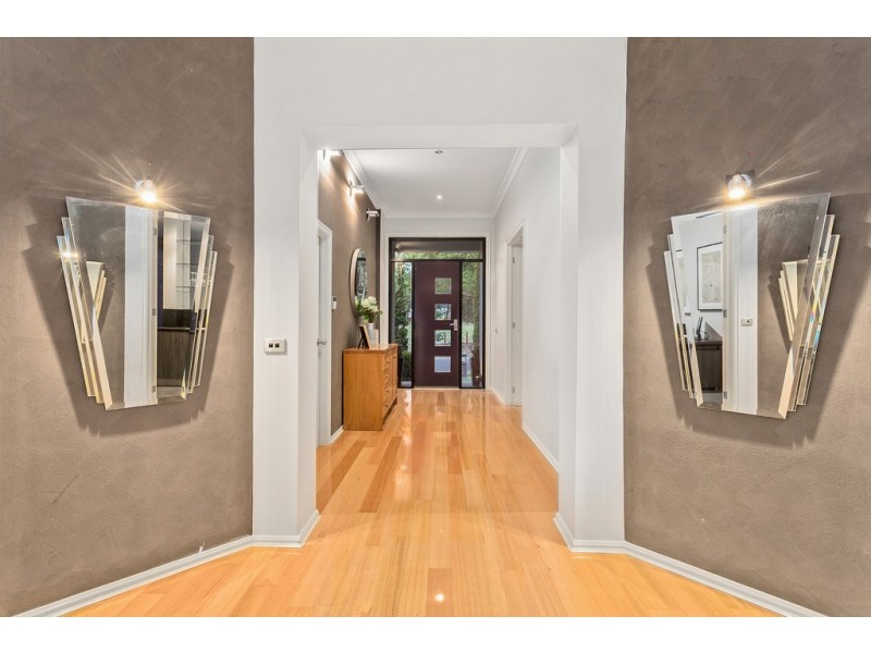 21 Hillgrove Crescent, Berwick VIC 3806