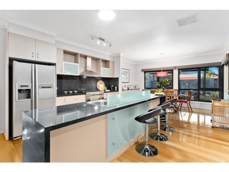 21 Hillgrove Crescent, Berwick VIC 3806