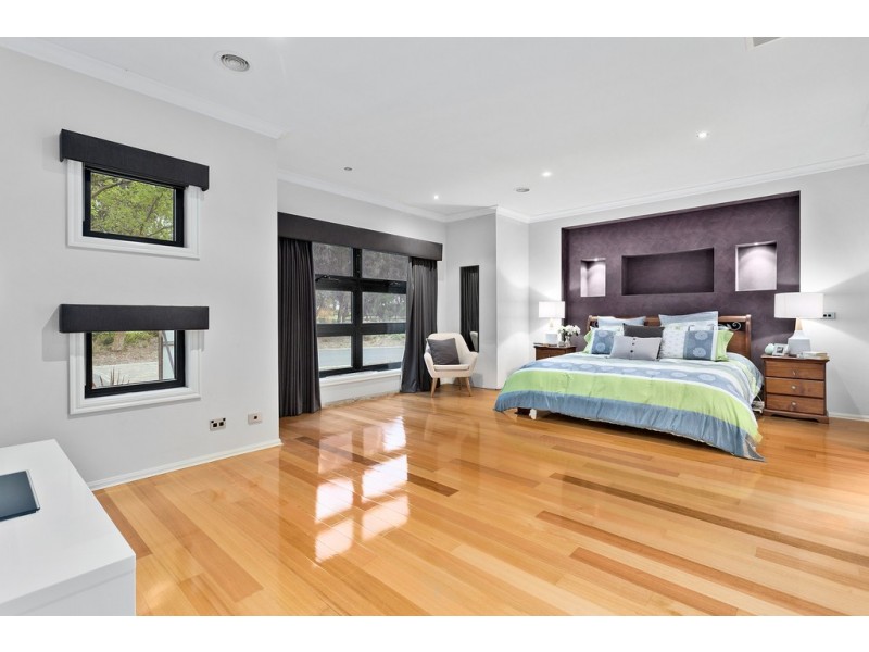 21 Hillgrove Crescent, Berwick VIC 3806