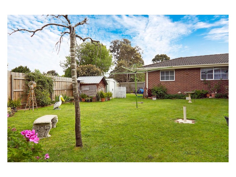 13 Greenlaw Crescent, Berwick VIC 3806