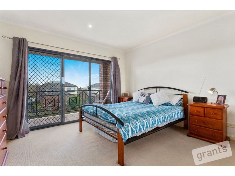 11/18 Marlesford Crescent, Berwick VIC 3806