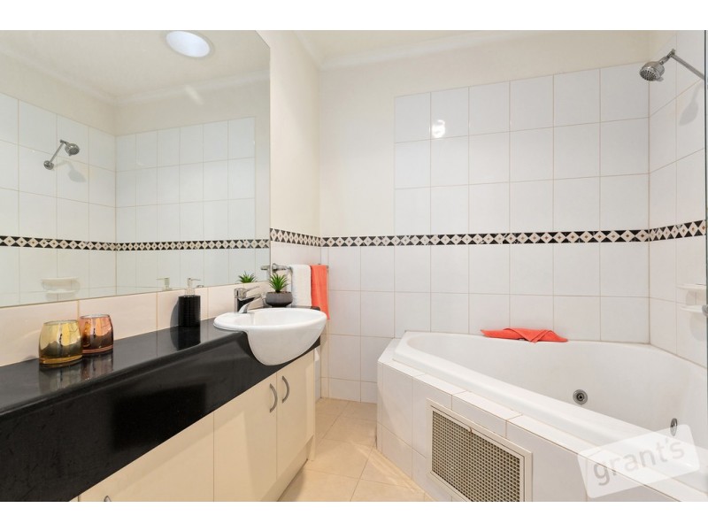 11/18 Marlesford Crescent, Berwick VIC 3806