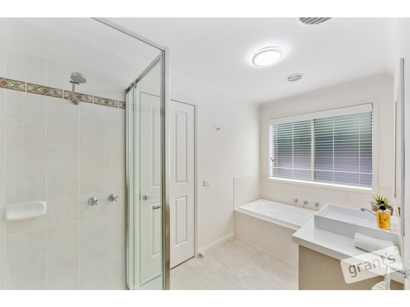 2 Yalumba Court, Berwick VIC 3806