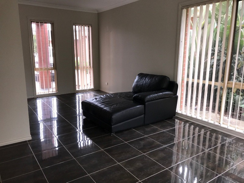 4/4 Lima Place, Pakenham VIC 3810