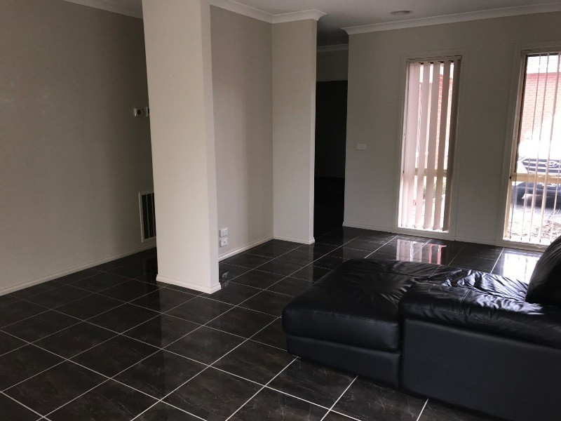 4/4 Lima Place, Pakenham VIC 3810