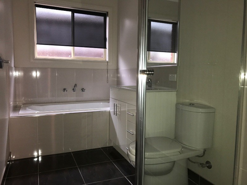 4/4 Lima Place, Pakenham VIC 3810