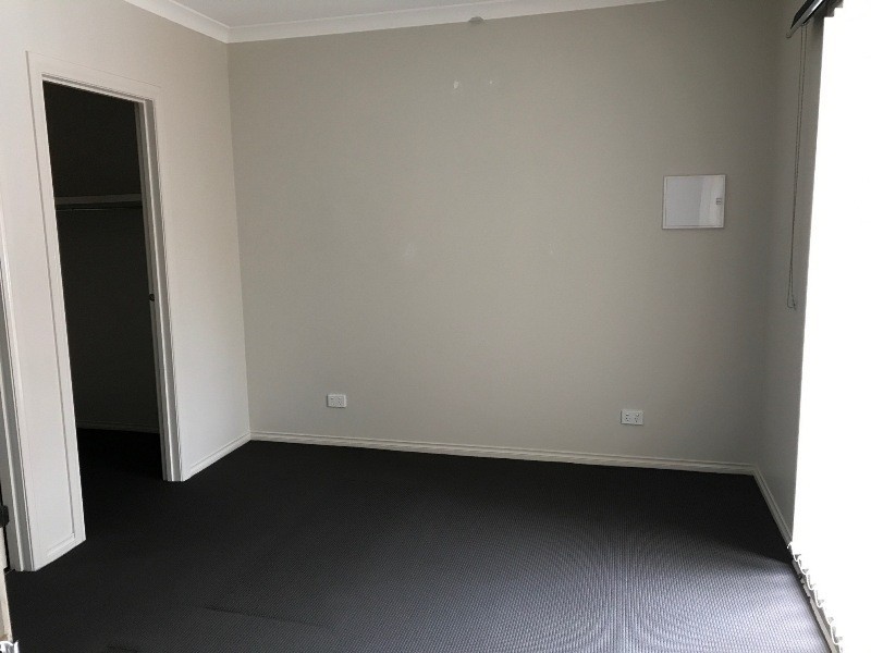 4/4 Lima Place, Pakenham VIC 3810