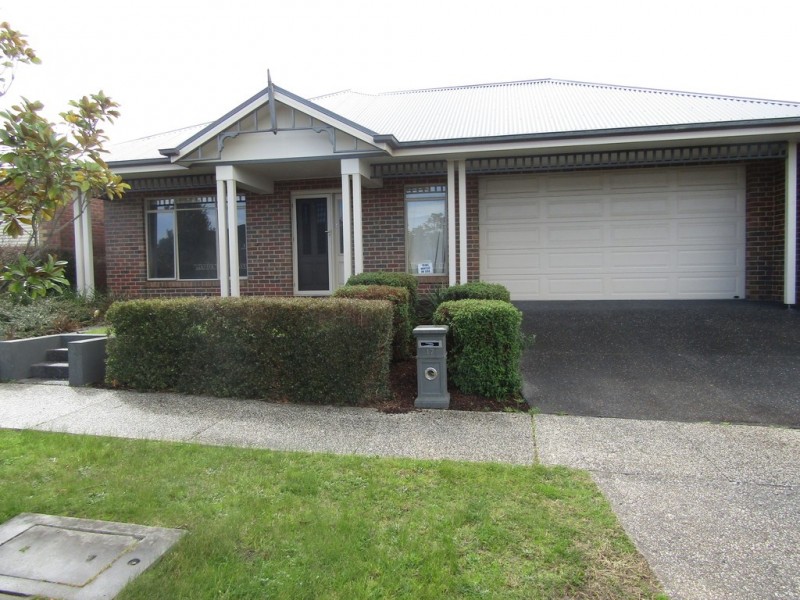 17 Charlotte Pass, Pakenham VIC 3810