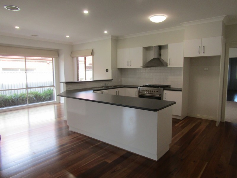 17 Charlotte Pass, Pakenham VIC 3810