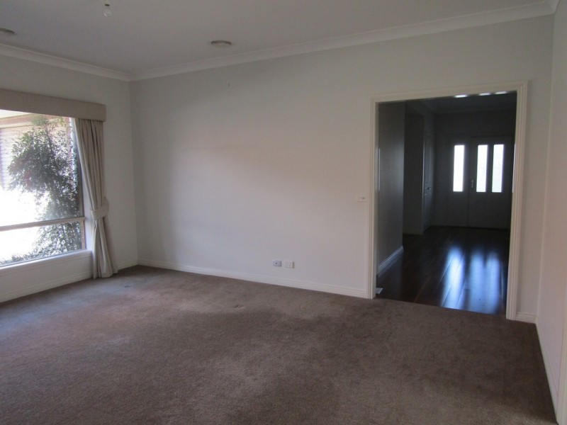 17 Charlotte Pass, Pakenham VIC 3810