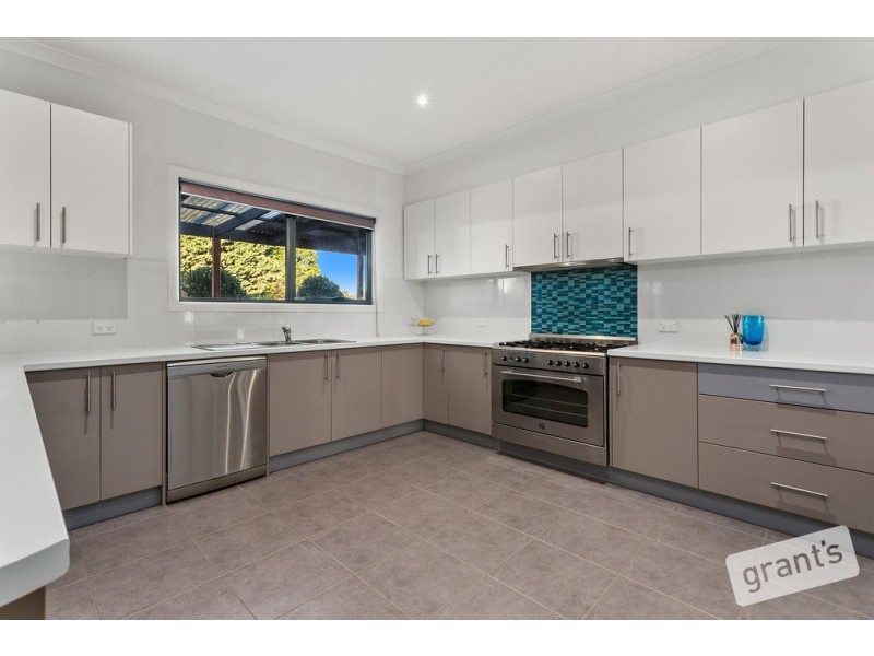 77 Follett Drive, Nyora VIC 3987