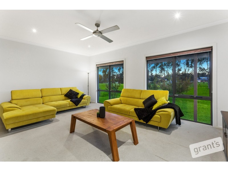 77 Follett Drive, Nyora VIC 3987