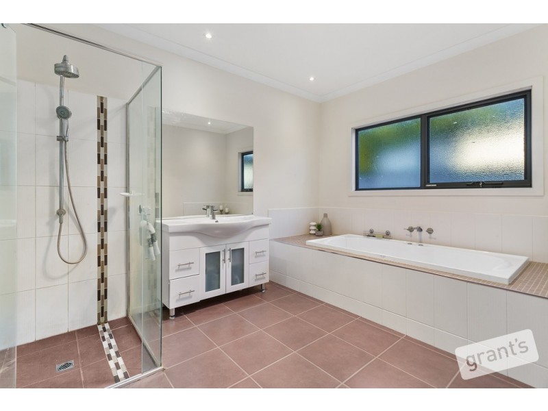 77 Follett Drive, Nyora VIC 3987
