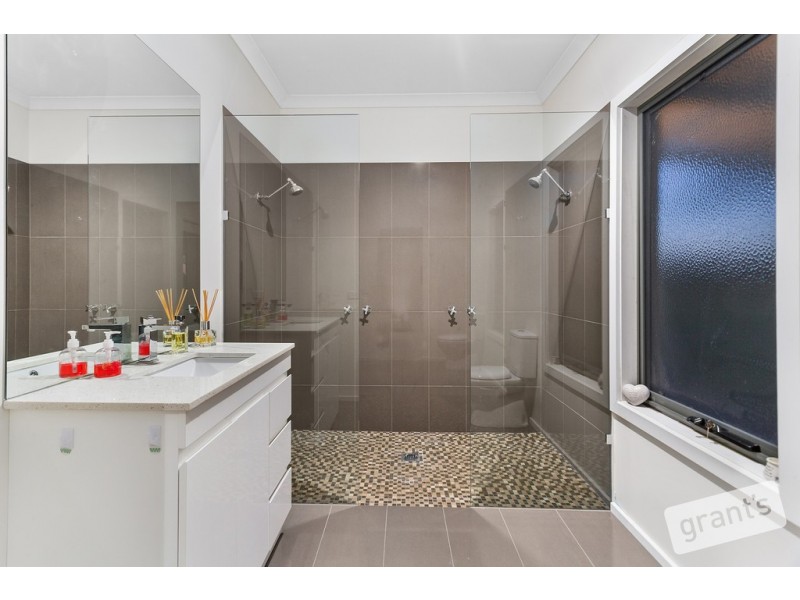 77 Follett Drive, Nyora VIC 3987