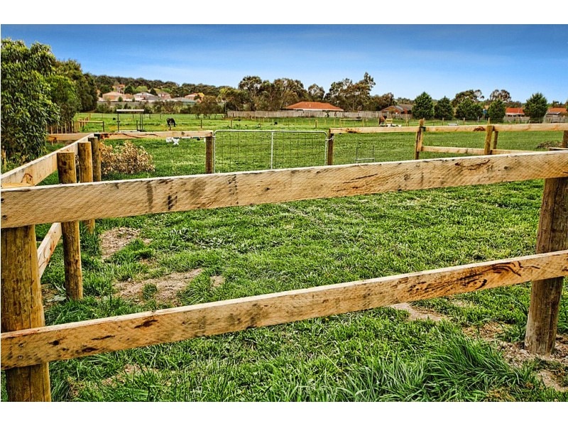 4 Amy Court, Hampton Park VIC 3976