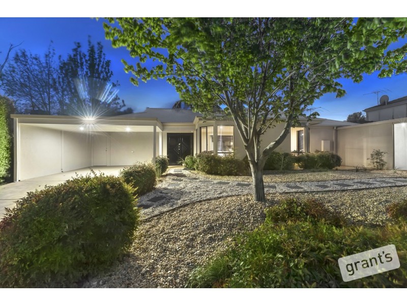 8 Wilona Way, Berwick VIC 3806