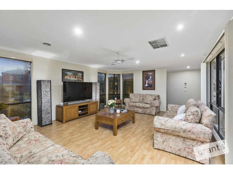 8 Wilona Way, Berwick VIC 3806