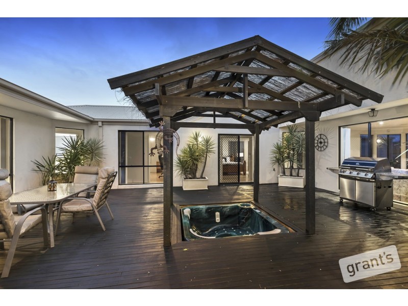 8 Wilona Way, Berwick VIC 3806