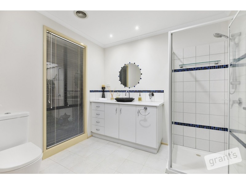 8 Wilona Way, Berwick VIC 3806