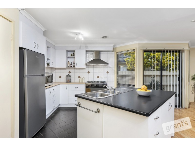 8 Wilona Way, Berwick VIC 3806