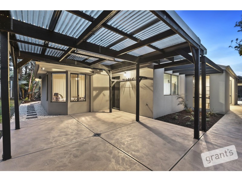 8 Wilona Way, Berwick VIC 3806