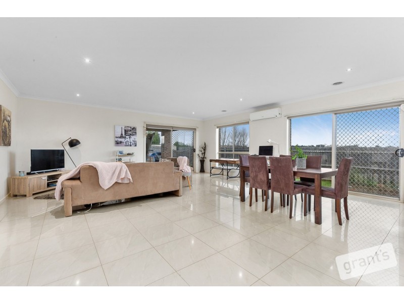 63 Cook Street, Drouin VIC 3818